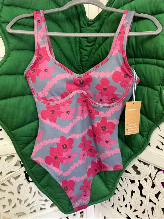 Teal Tops - NWT Teal X Lexbreezy pua kala lei steel bodysuit. Size M. Color: grey/mauve